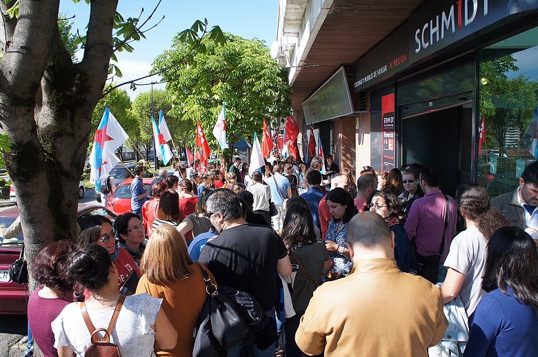 2016 04 26 ParoSituacionLaboralDespidosUnisonoVigo01.JPG